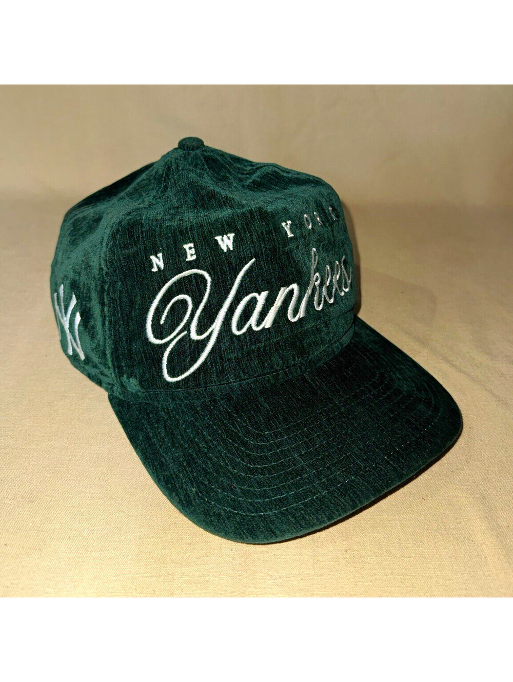New Era 19TWENTY New York Yankees "Velvet Team Script" Snapback Hat